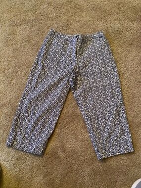 St. John's Bay Navy and White Floral Capris